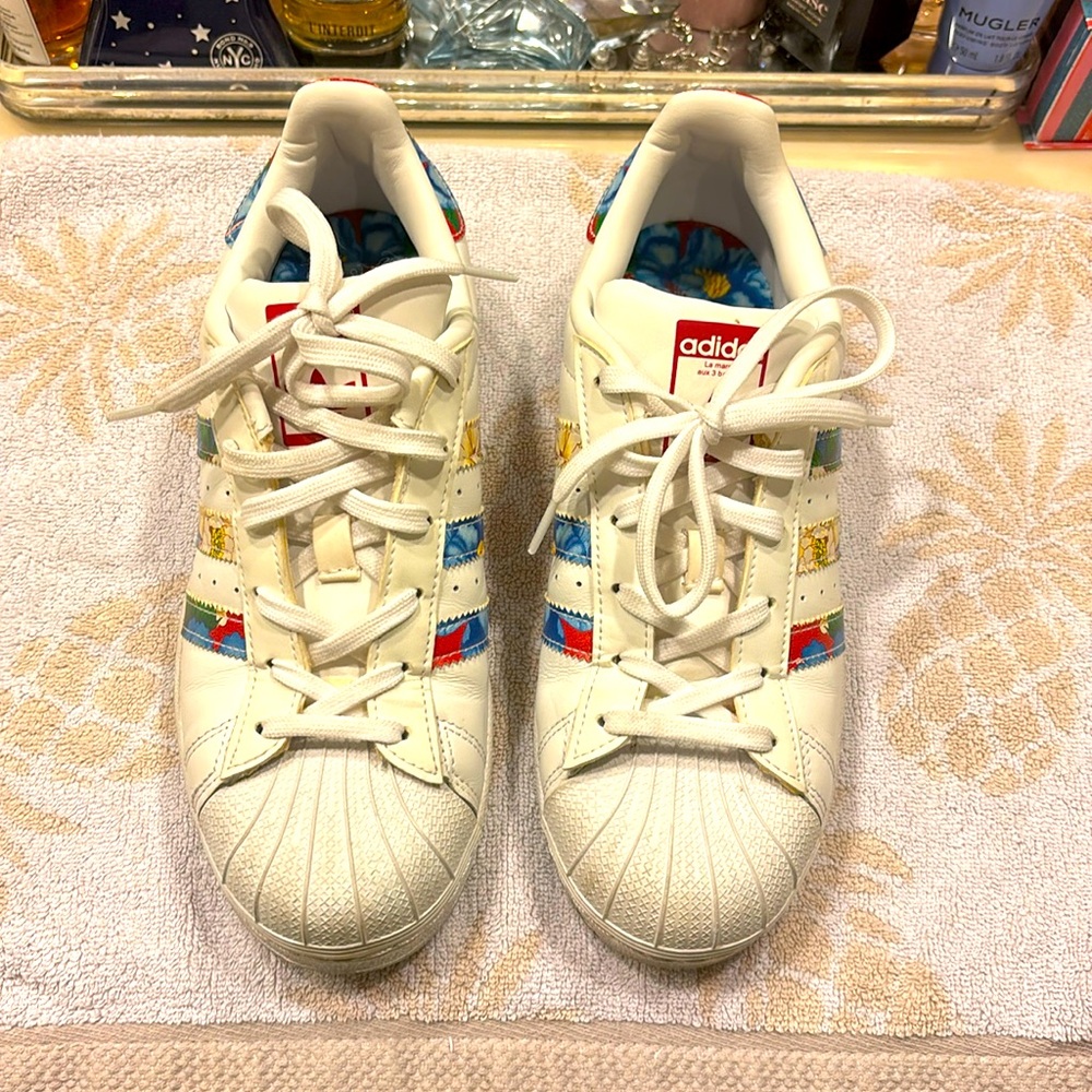 Adidas Superstar floral sneakers 👟